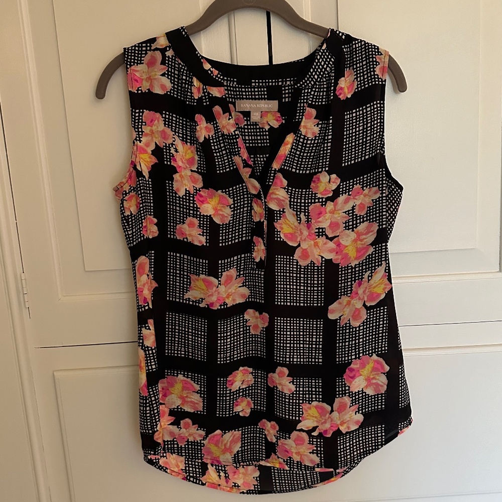 Banana Republic Sleeveless Blouse, Size XS